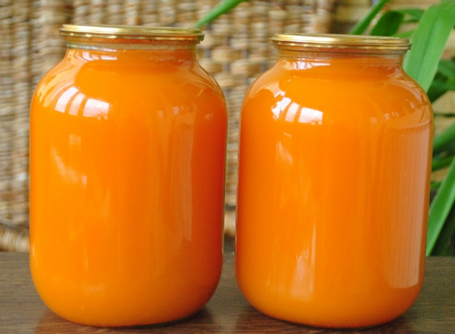För att behålla juicen så länge som möjligt är det mycket viktigt att sterilisera burkarna väl.