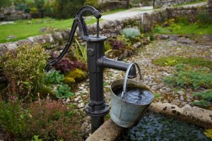 ¿Cómo perforar un pozo de agua con tus propias manos? Descripción, arreglo (Foto y Video)