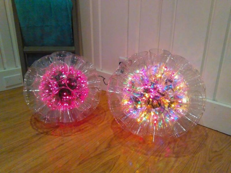 Boles d'ampolles de plàstic amb bombetes