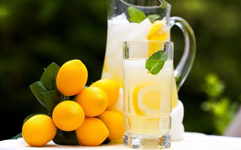Ballı limonlu içecek - canlılık ve esenlik yükü!
