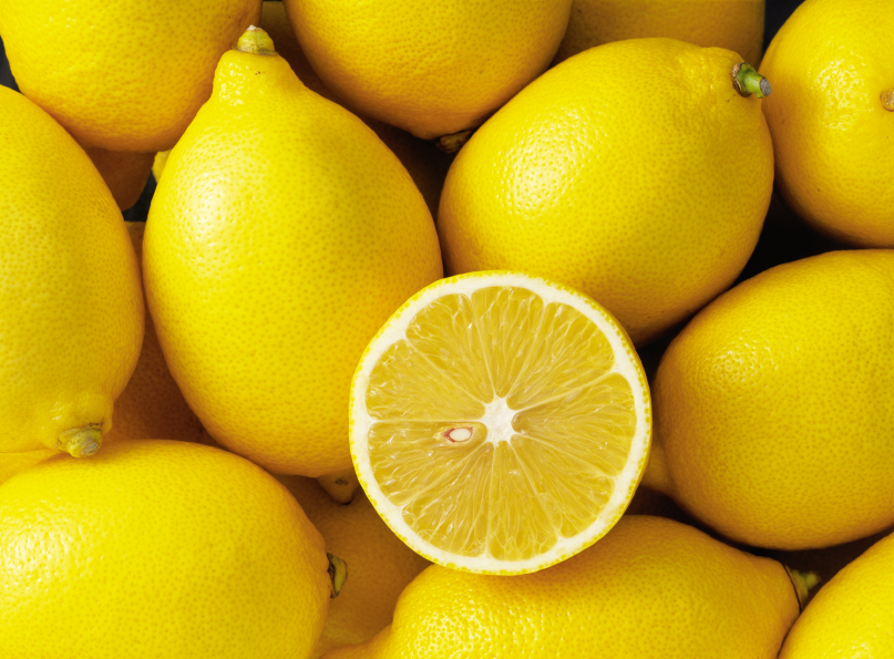 Lizbon limon meyveleri: dikdörtgen, yumuşak etli ve ince kabuklu