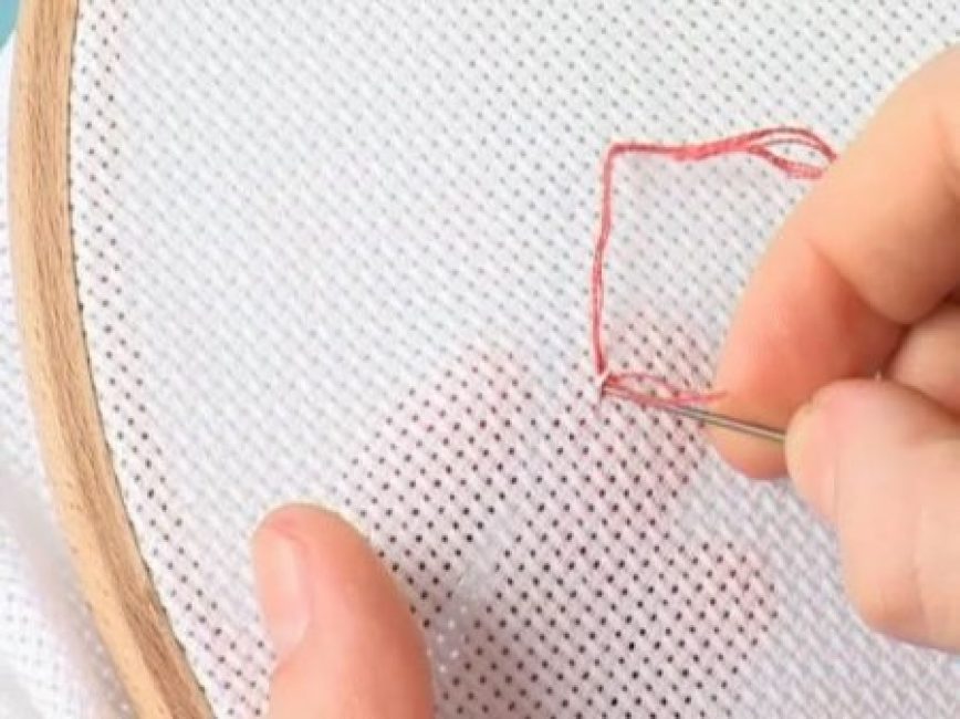Det är lämpligt att börja arbeta från mitten av duken