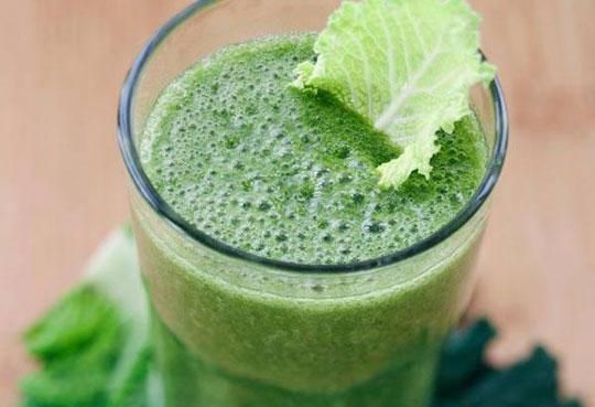 Det är mycket användbart, även hälsosamt, att dricka juice från kålblad.