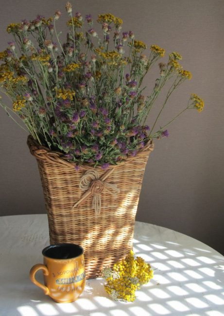 Para proteger contra la humedad, dichos productos deben cubrirse con pegamento o barniz.