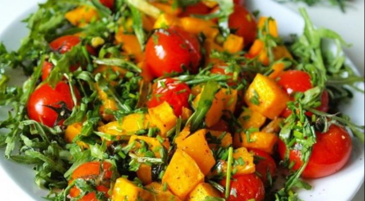 ensalada tibia con tomates enlatados