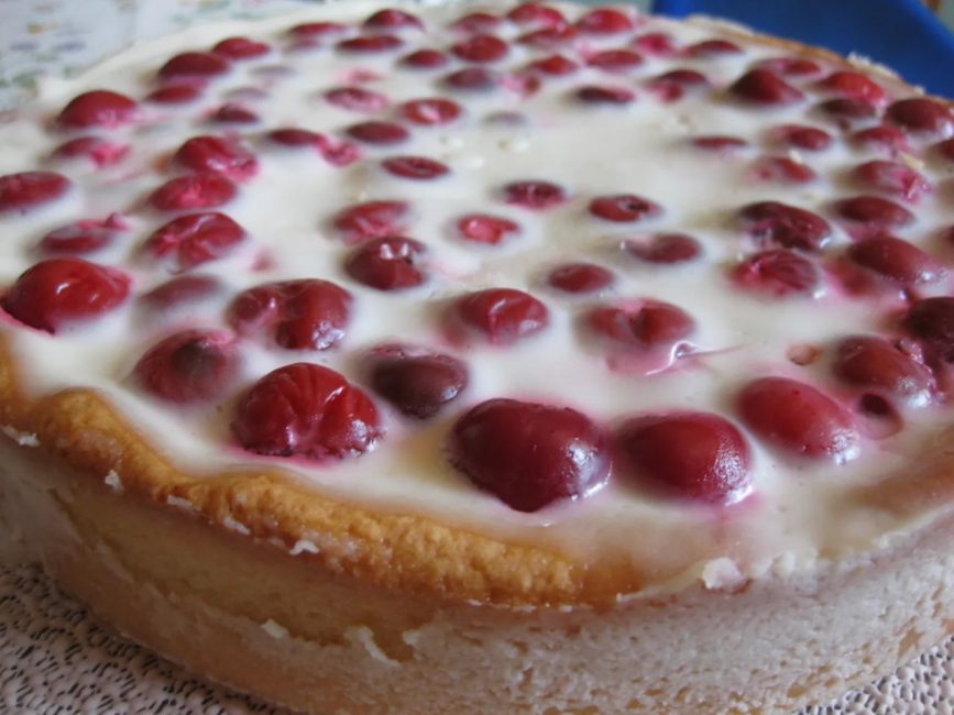 crema agria con cerezas congeladas
