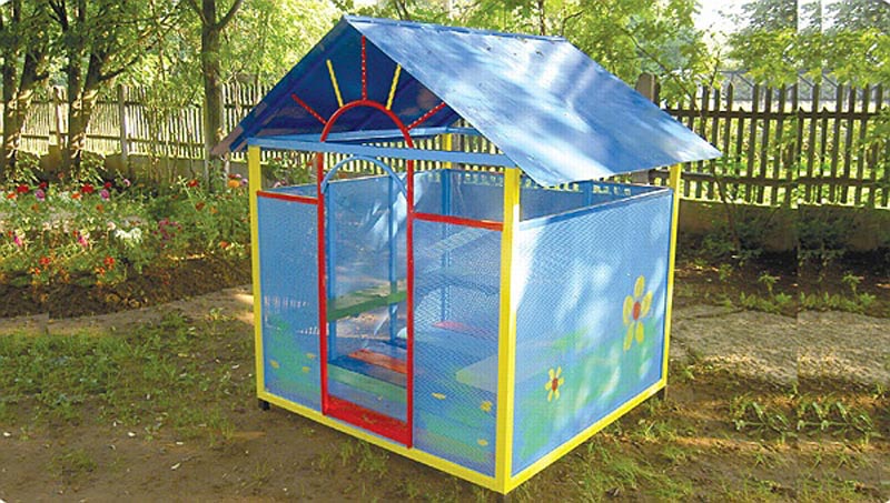 Domeček z barevného průsvitného polykarbonátu