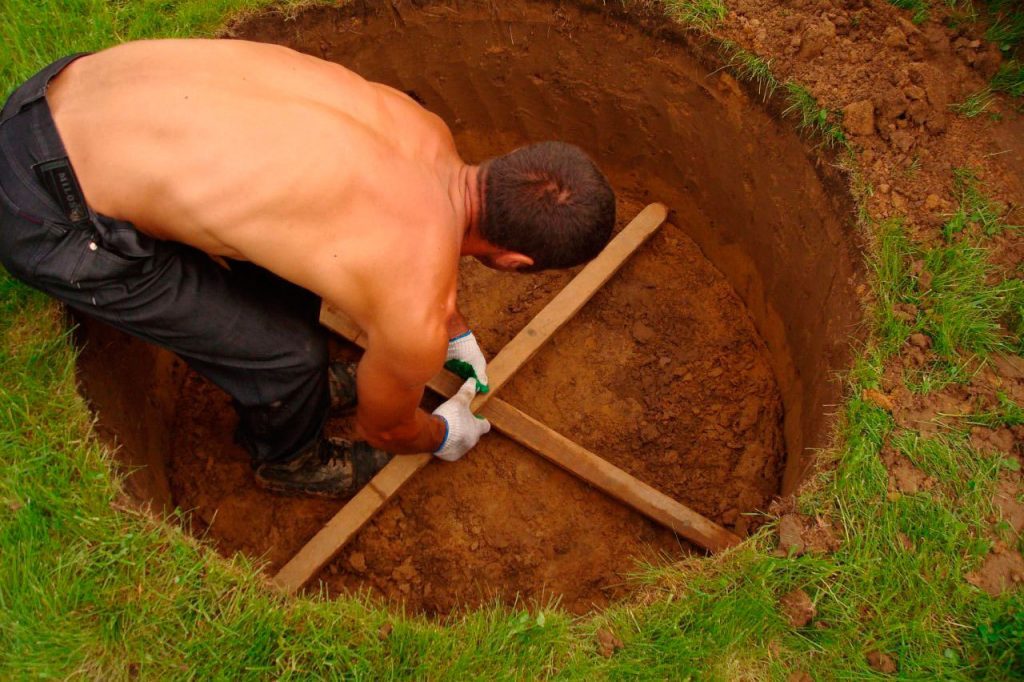 Uspořádání jámy pro betonové skruže