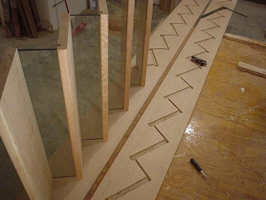 Preparación de surcos en cuerdas de arco.