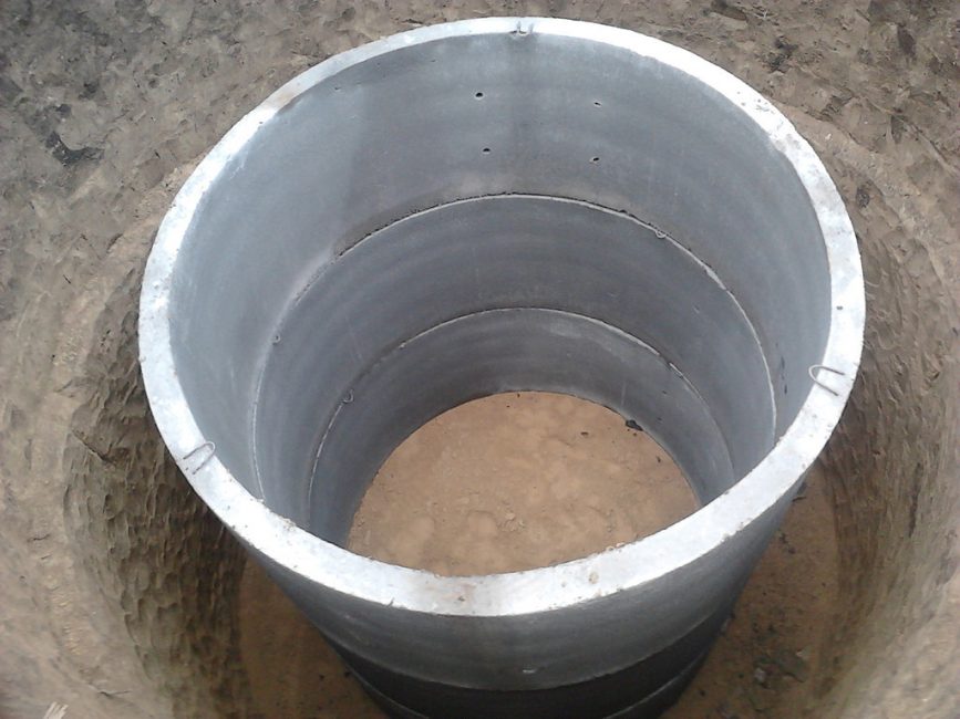 Betonová drenáž dobře