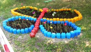 plastik şişelerden çiçek tarhları