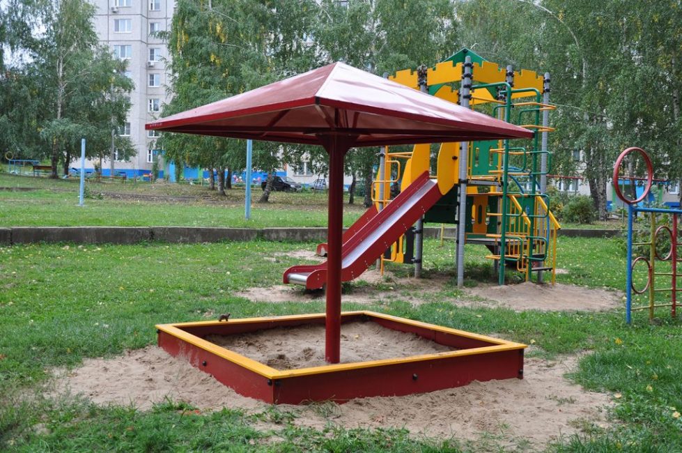 Homokozó gombával