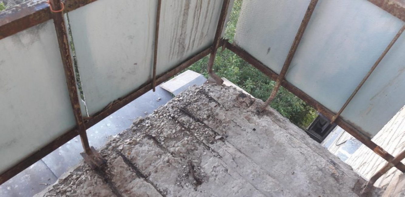 Balkon levhasının restorasyona ihtiyacı var