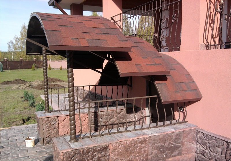 Baldachýn z měkkých dlaždic