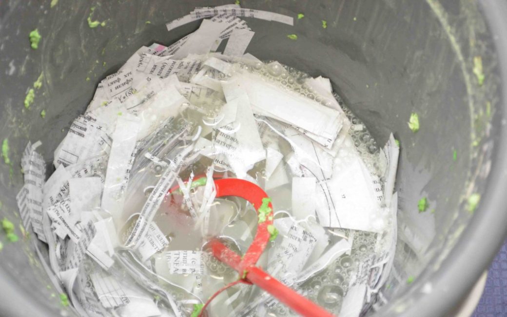 papel en liquido tibio