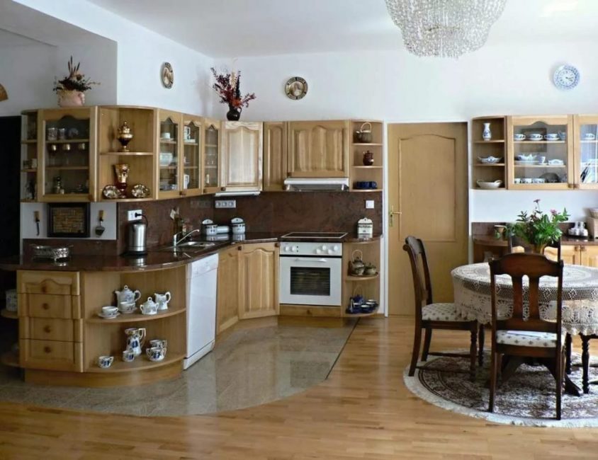 La combinación de azulejos con laminado.