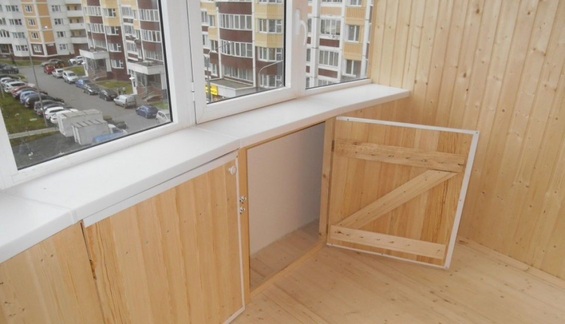 Szekrény az ablakpárkány alatt