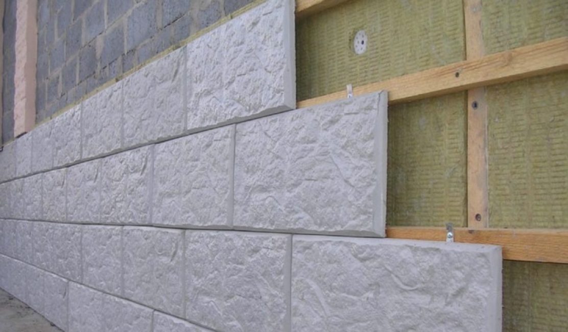 Tillverkning av ventilerad fasad av betongplattor