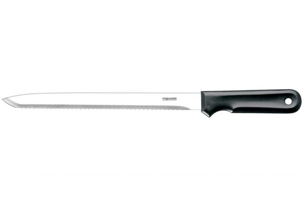 Kniv med långt tandad blad och bekvämt plasthandtag