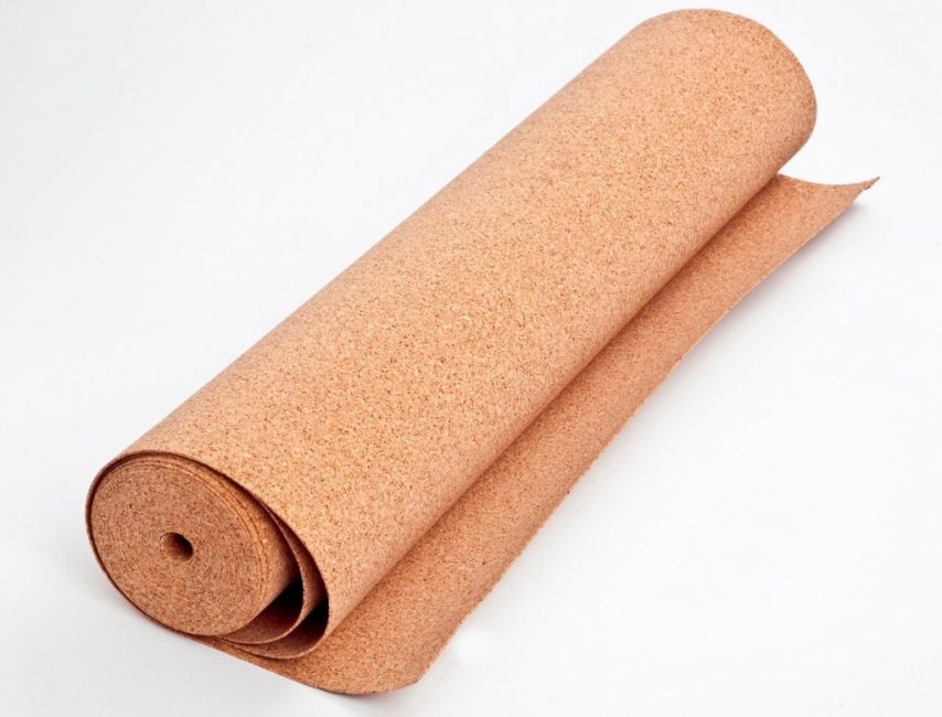 Korek je přírodní materiál, který dodává podlaze další hydroizolační a hlukové izolační vlastnosti.