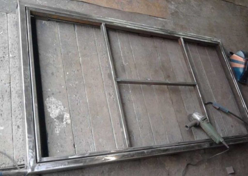Porta de ferro: com fer, aïllar i instal·lar amb les teves pròpies mans. També instruccions pas a pas (fotos i vídeos)