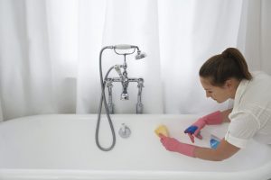 Oikeiden kylpyhuoneen puhdistusaineiden valinta: kaikentyyppisille kylpyammeille, suihkuille, laatoille ja muille pinnoille + Arvostelut