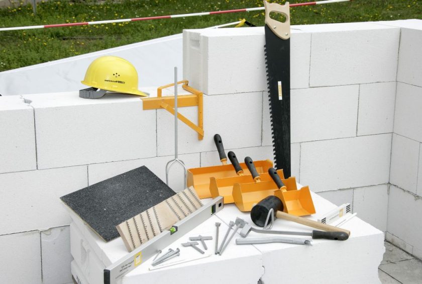 Casa de concreto aireado de bricolaje: una descripción general del material, ventajas y desventajas