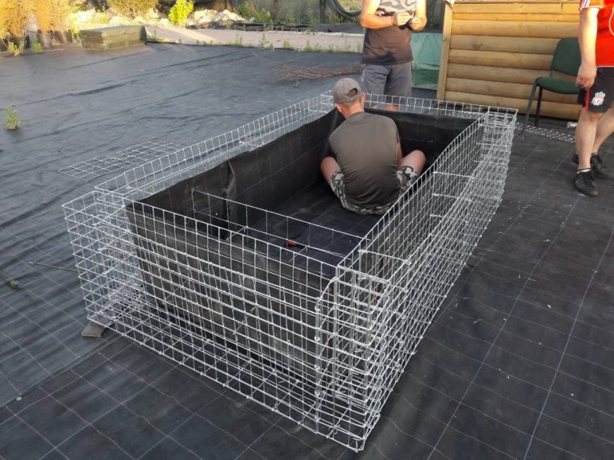 Proces montáže kontejneru