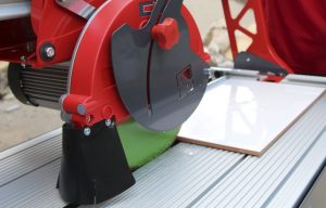 TOP 15 nejlepších řezaček dlaždic: ruční a elektrické pro domácnost a práci
