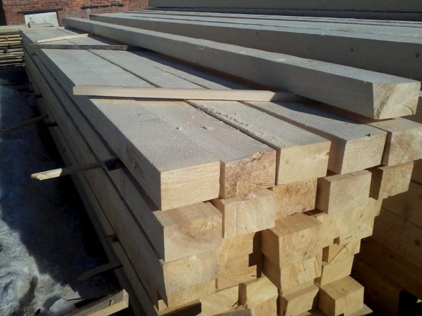 Dřevo - nejběžnější materiál pro stavbu venkovské koupelny