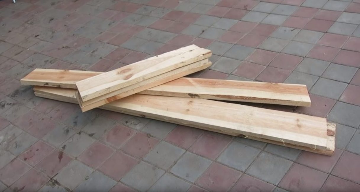 Desky pro výrobu knihovny musí mít tloušťku alespoň 20 mm