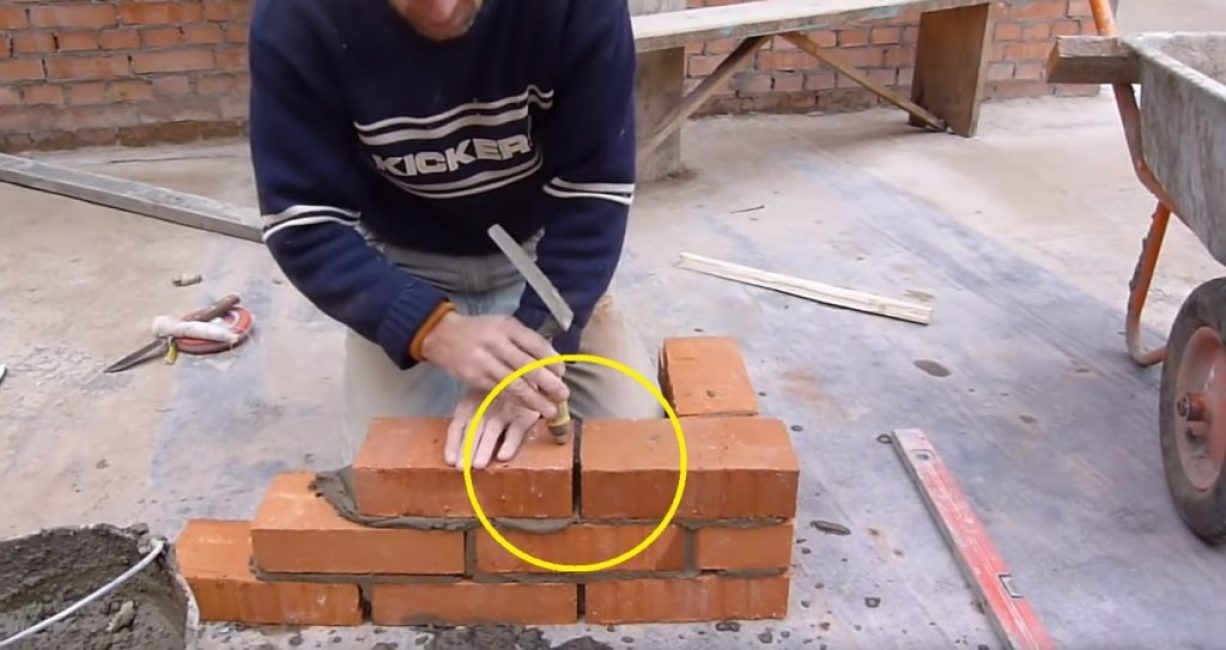 Montáž stěnových cihel bez nanášení malty až do konce