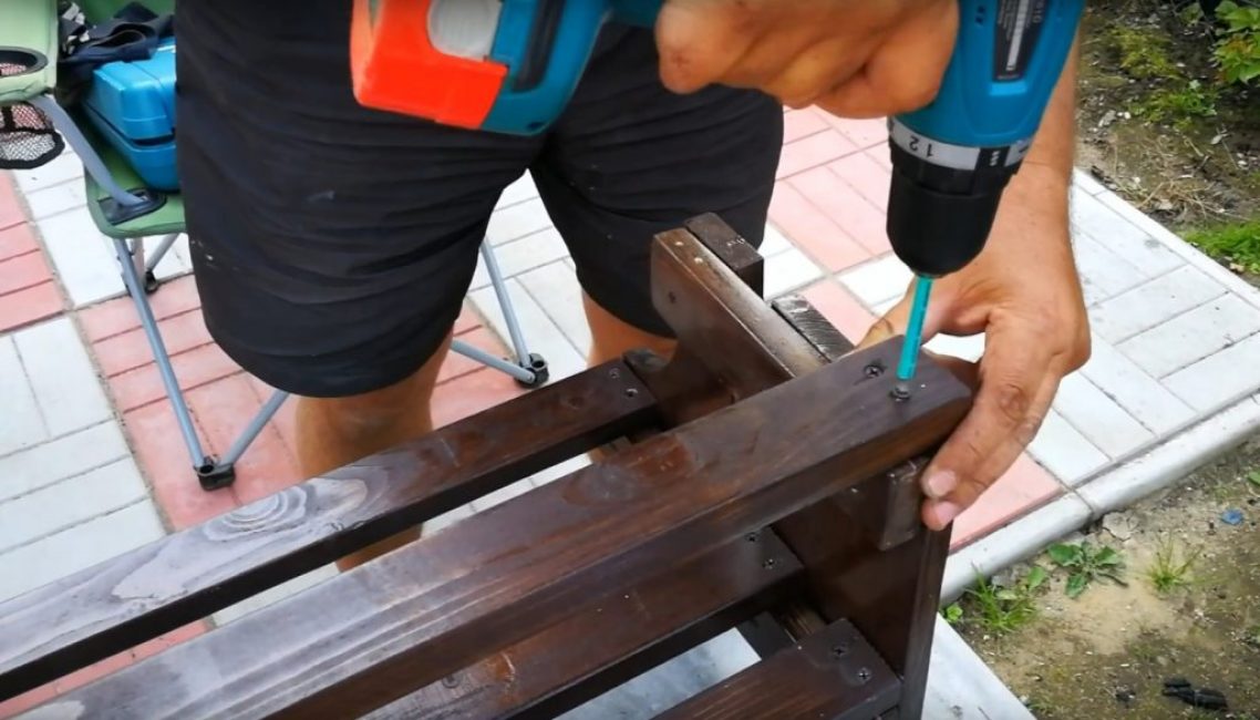 Instal·lació de la prestatgeria del segon nivell