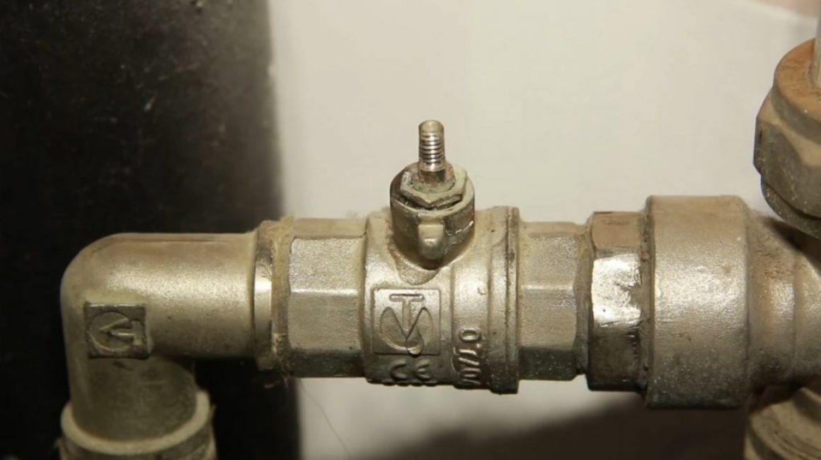 Akce pokračují, dokud není vřeteno v poloze odpovídající zavřenému stavu ventilu