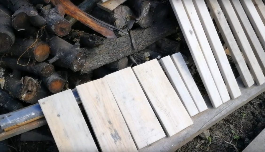 S'utilitza per a la fabricació d'elements estructurals de fusta de prestatgeries de sabates