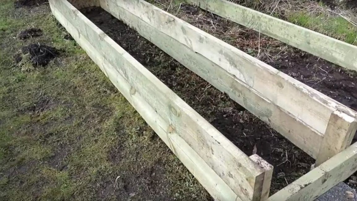 Průchod ve skleníku, skládající se ze dvou pater