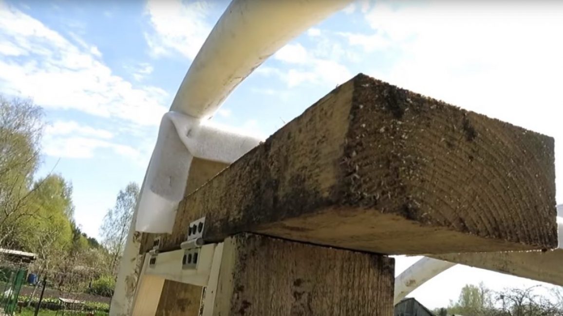 Zpracování zadní stěny skleníku laminátovým substrátem