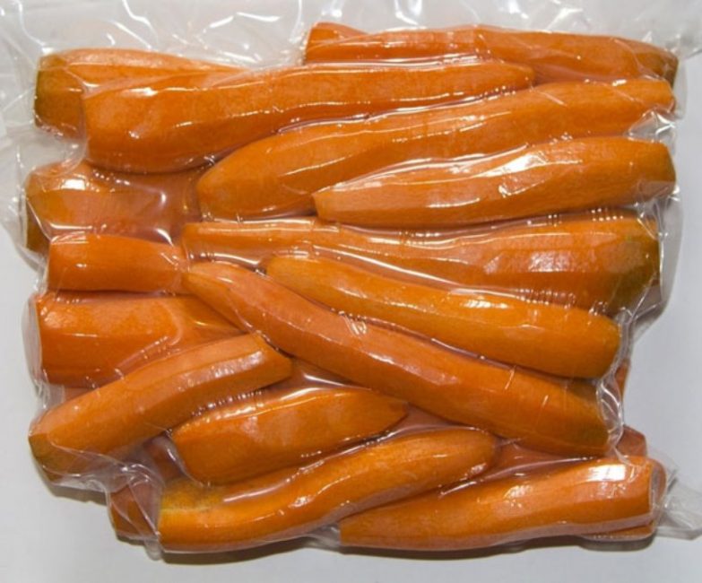 Vákuumcsomagolt hámozott sárgarépa