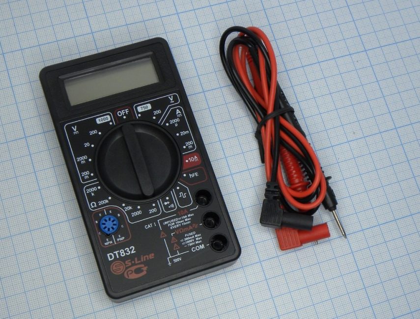 Tester multimetr