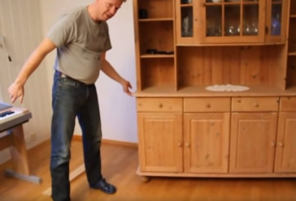 Stěhování těžké skříně