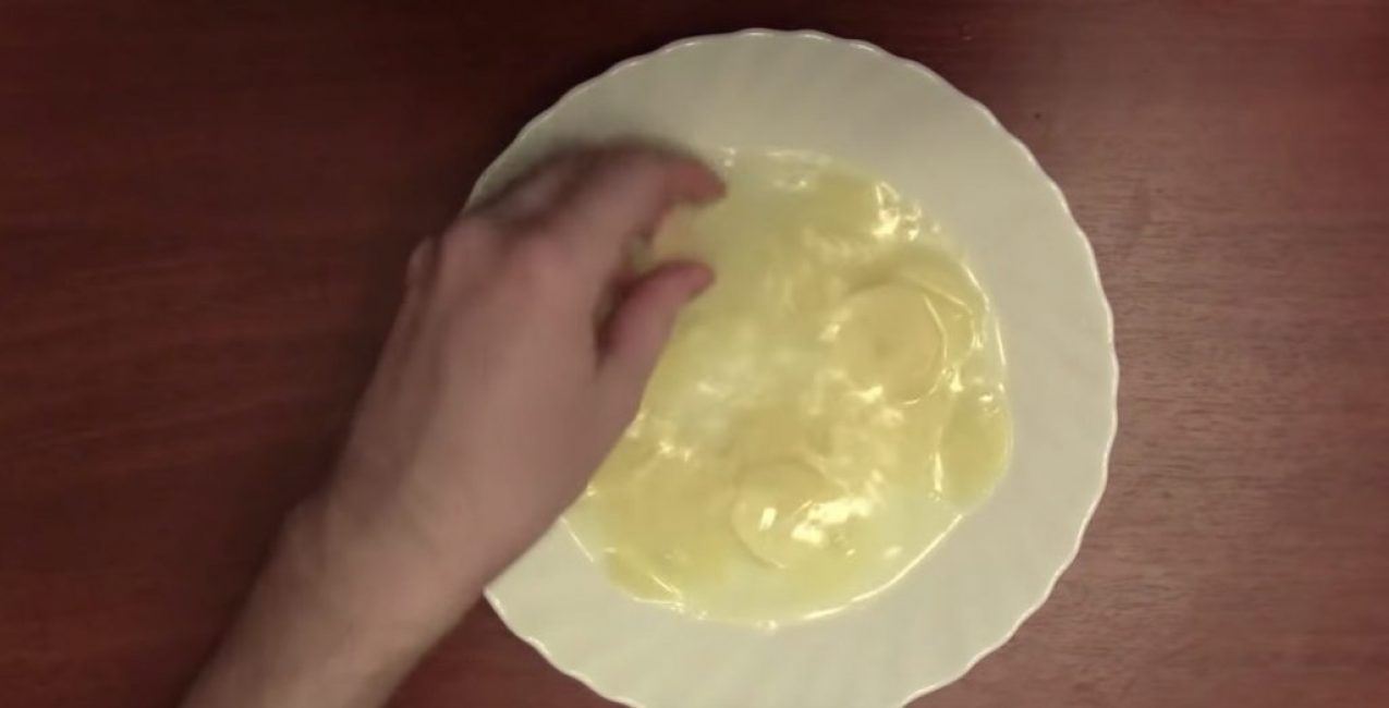 Omývání brambor od škrobu ve vodě