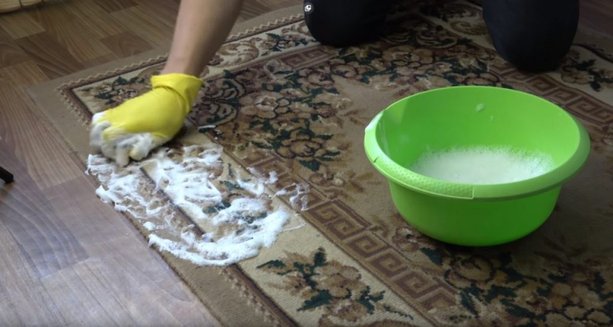 Önce ilk köpük tabakası uygulanır.