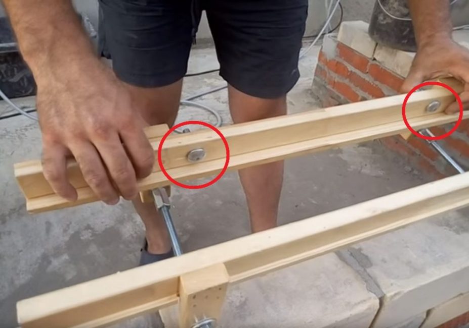 Doporučuje se používat šrouby se širokou hlavou (alespoň 20 mm)
