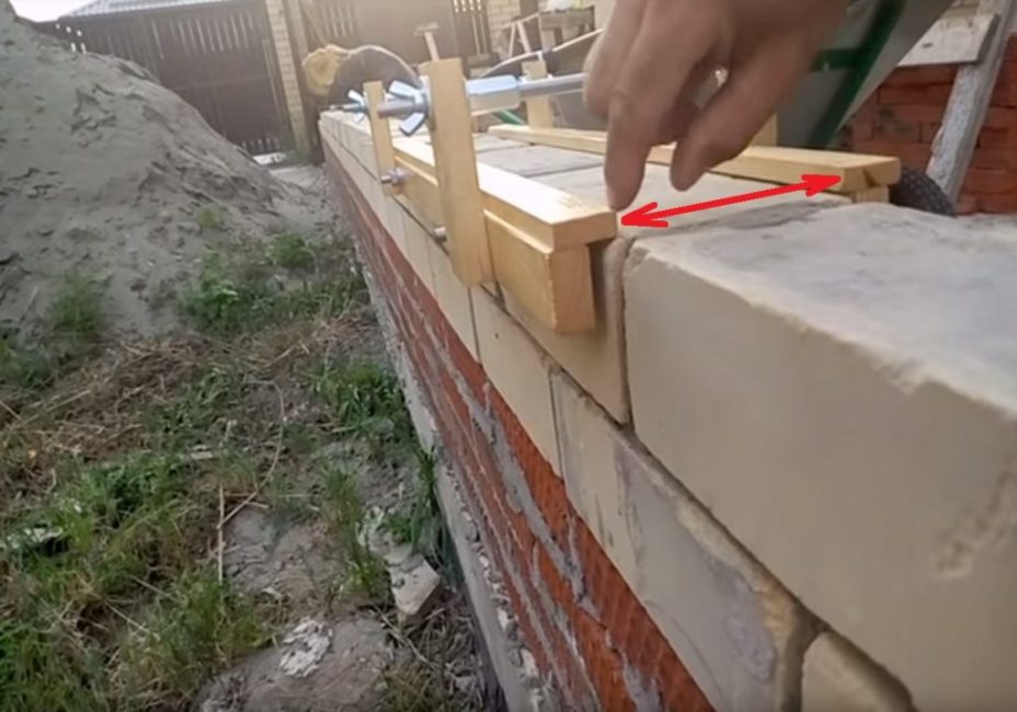Šířka švu s jednou přídavnou podložkou pod čepicí