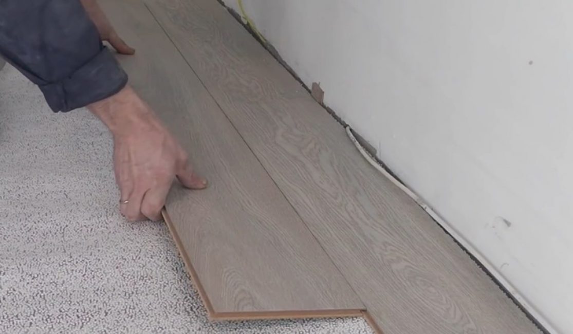 Zvedněte laminát o 1-2 cm