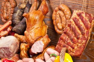 Cómo ahumar carne o pescado en casa: una receta sencilla