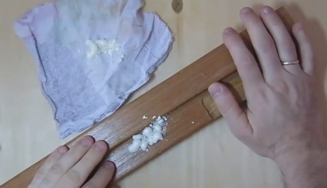 Escuma sobre fusta i tela