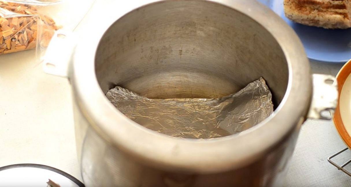 Papel de aluminio en el fondo de la olla.