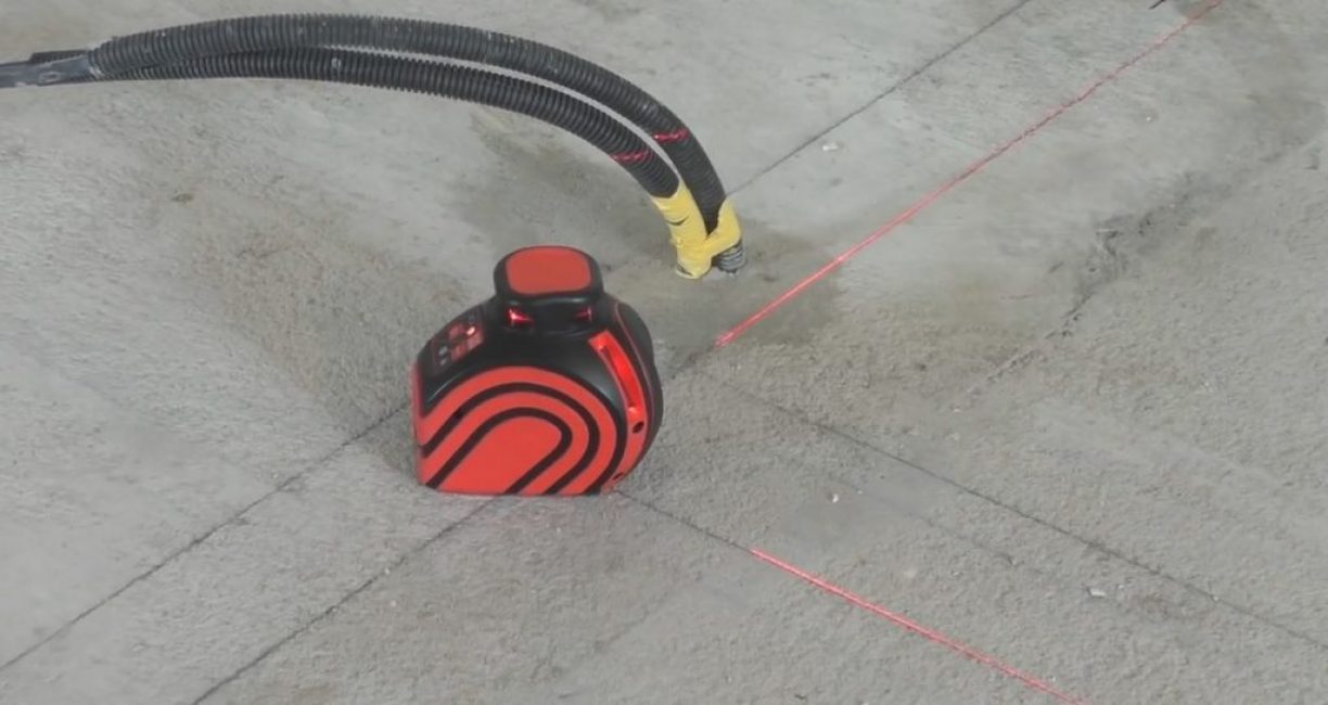 Pravý úhel s laserovou hladinou