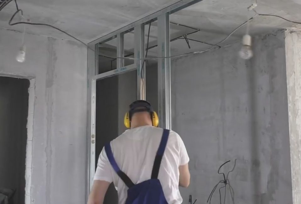 Vyztužené profily jsou upevněny lisovací podložkou